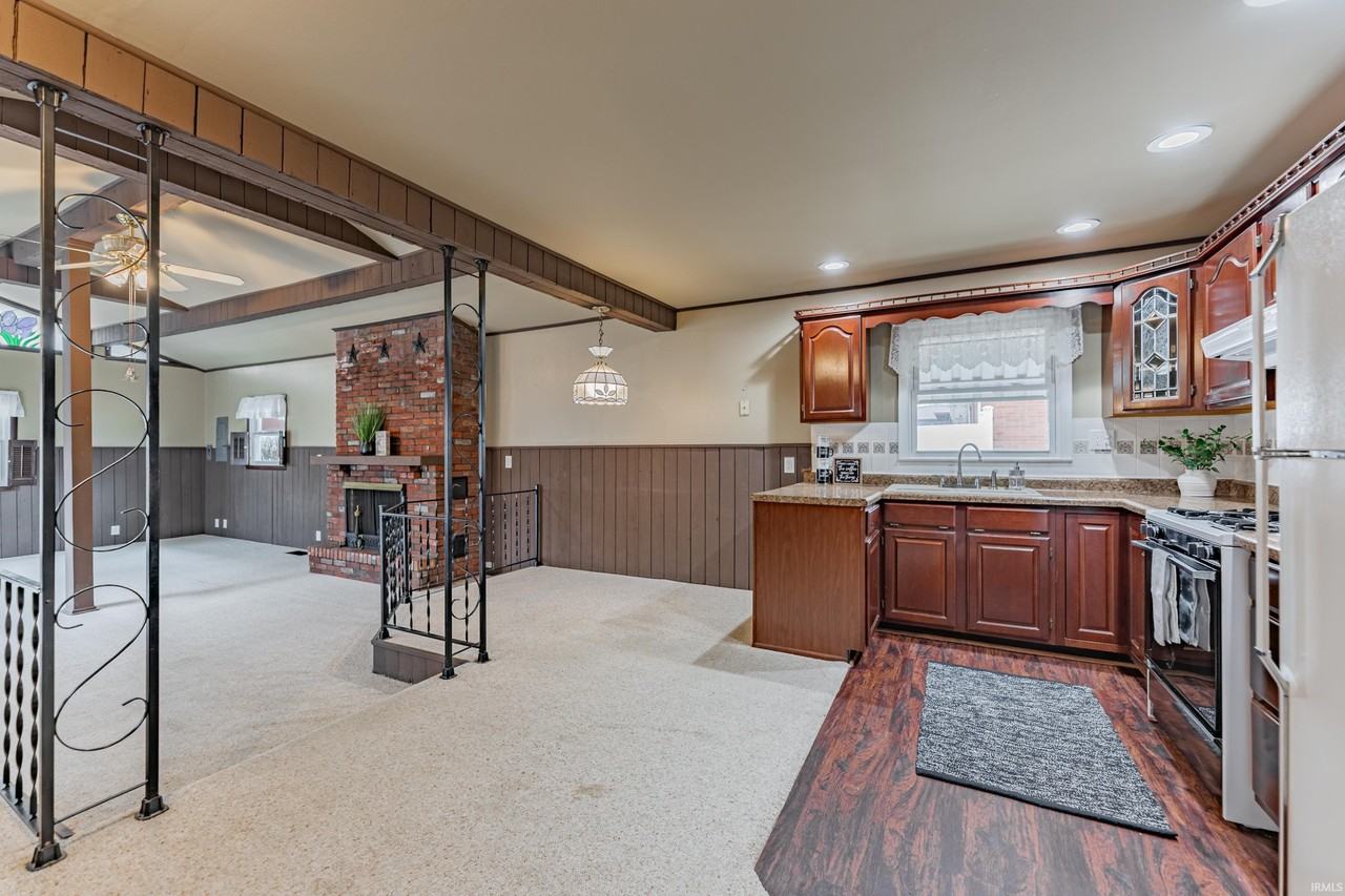 724 E Lincoln Ave - Photo 5 of 36