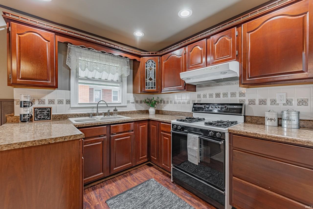 724 E Lincoln Ave - Photo 7 of 36