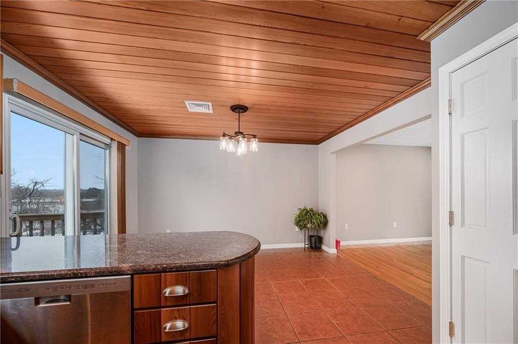 190 Gladstone St Unit 2 - Photo 3 of 23