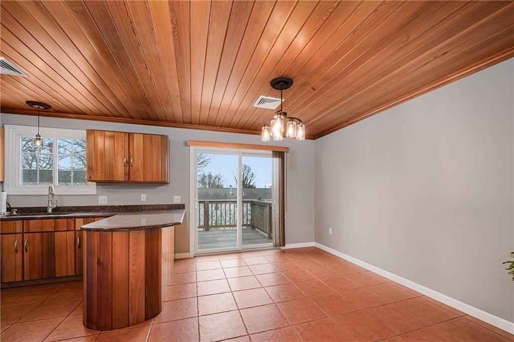 190 Gladstone St Unit 2 - Photo 4 of 23