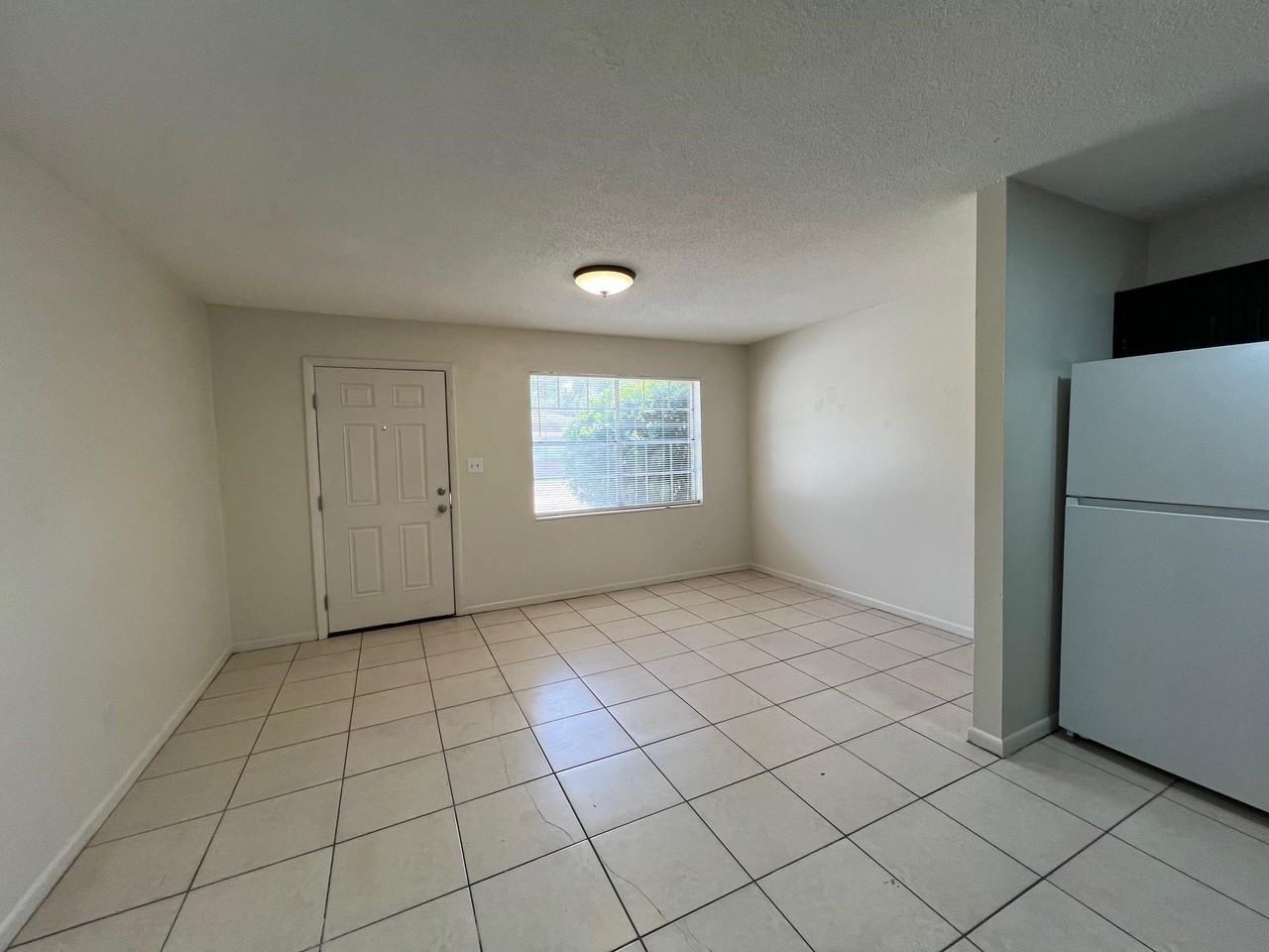 411 W 5th Ave #D6 - Photo 3 of 13