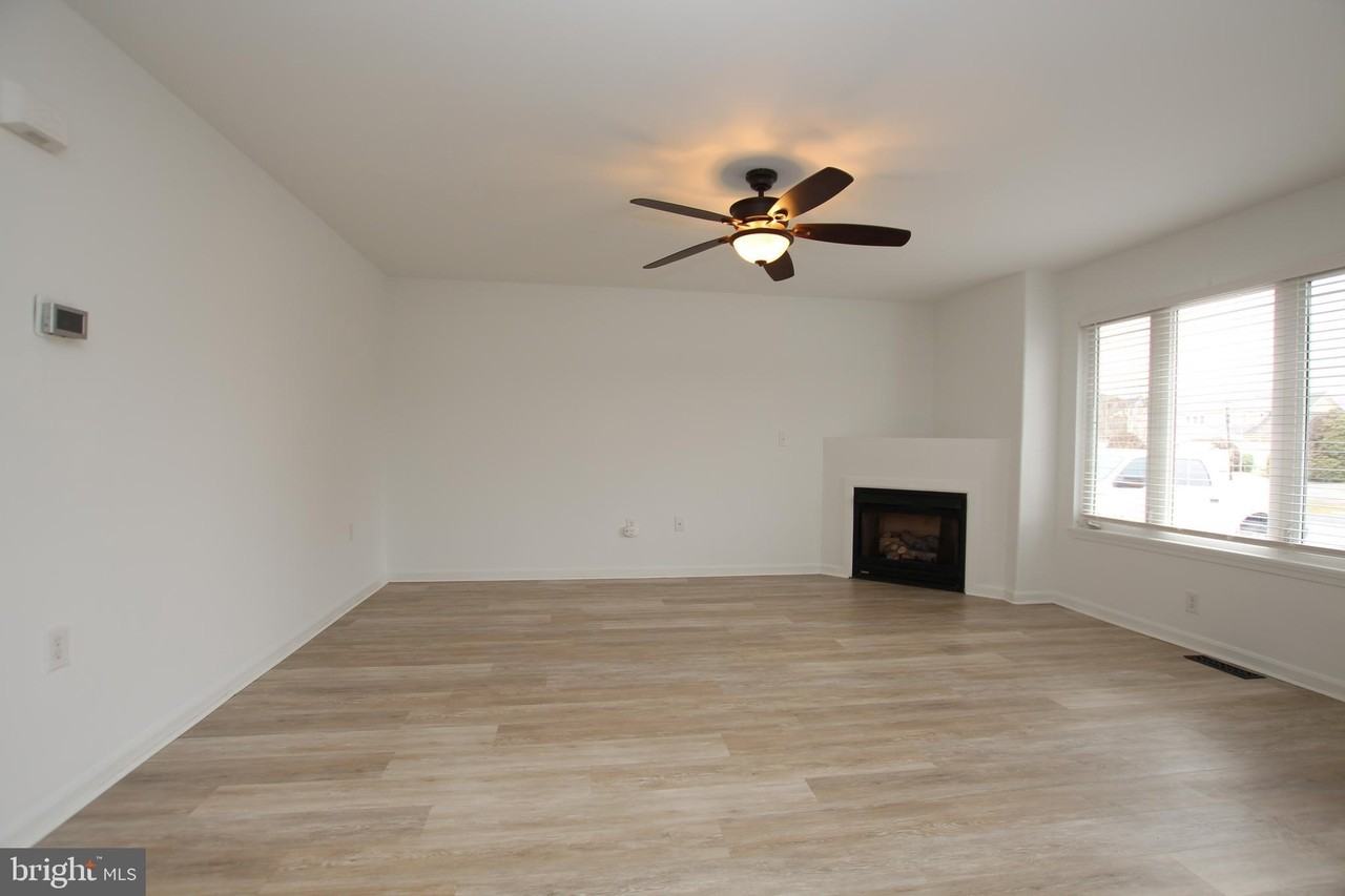 117 Lakeside Dr - Photo 2 of 20