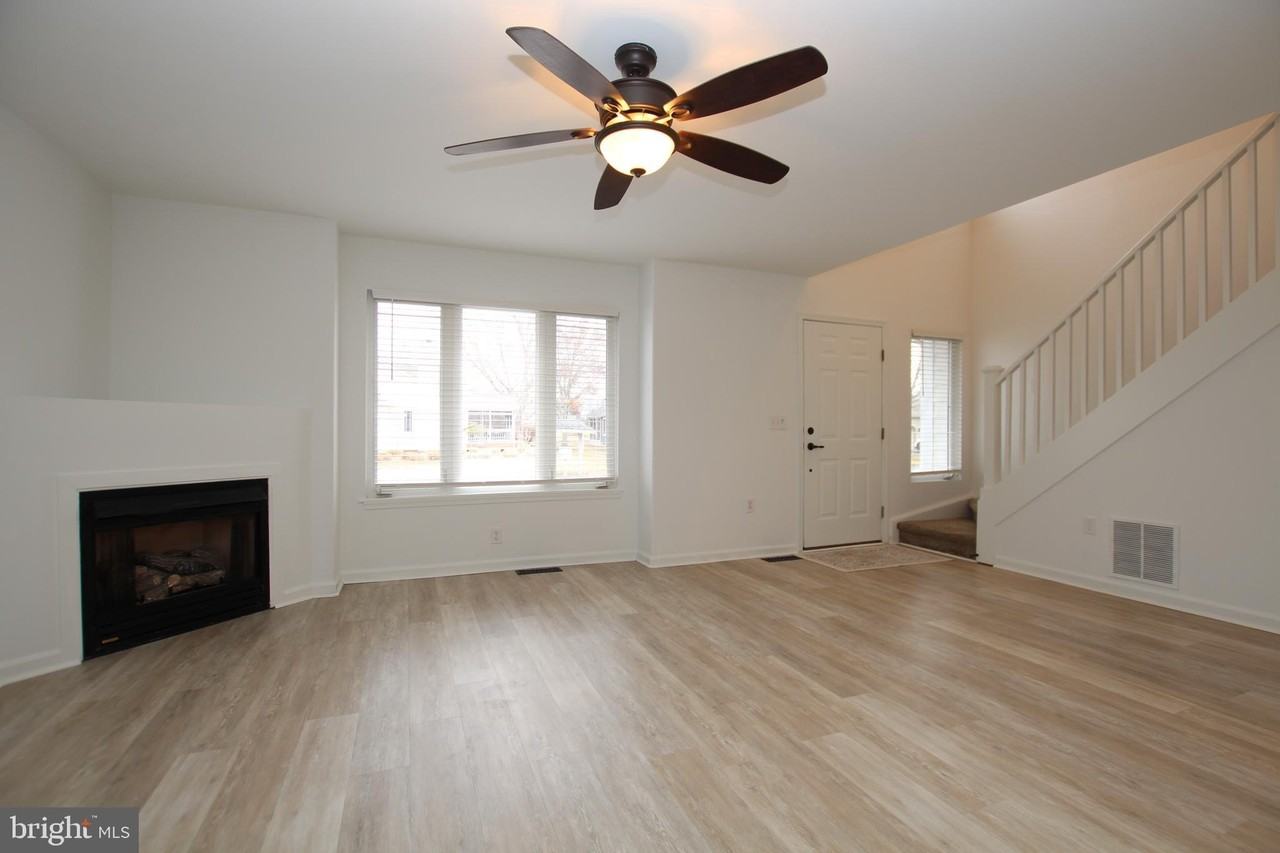 117 Lakeside Dr - Photo 3 of 20