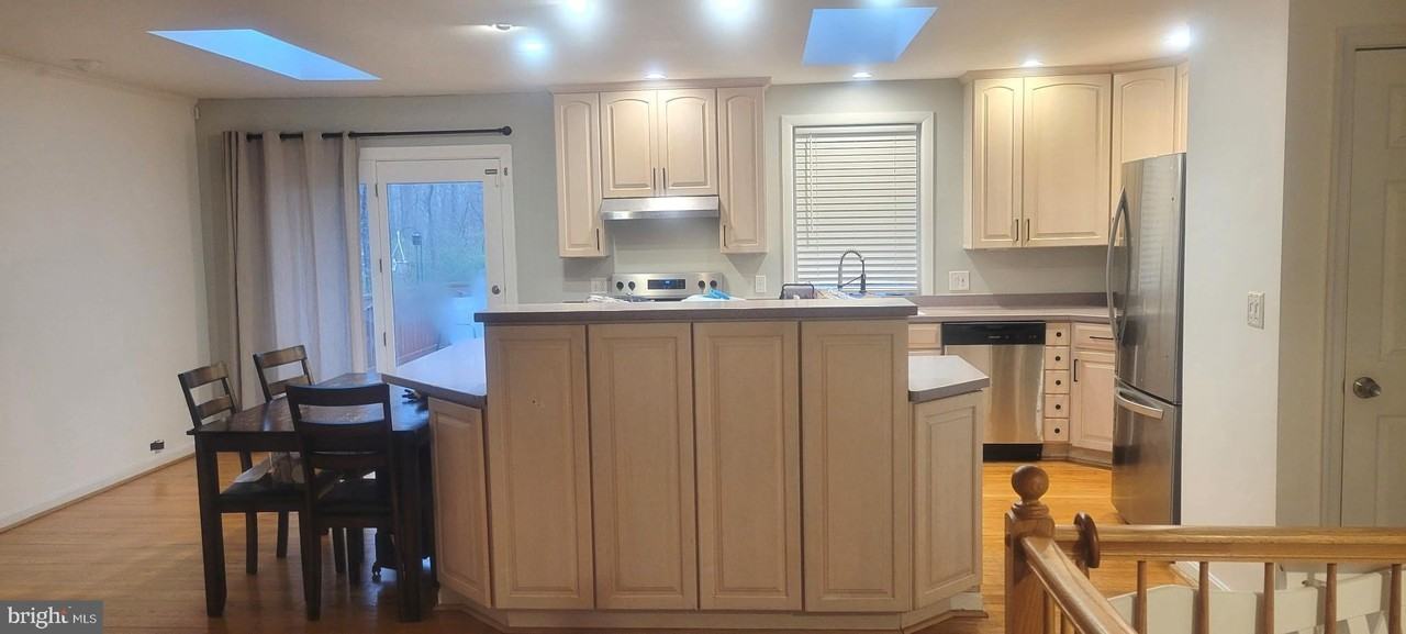 2133 Hallmark Dr - Photo 5 of 20