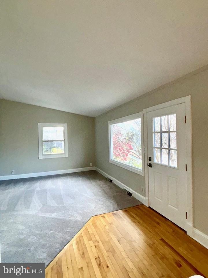 720 Genessee St - Photo 5 of 28