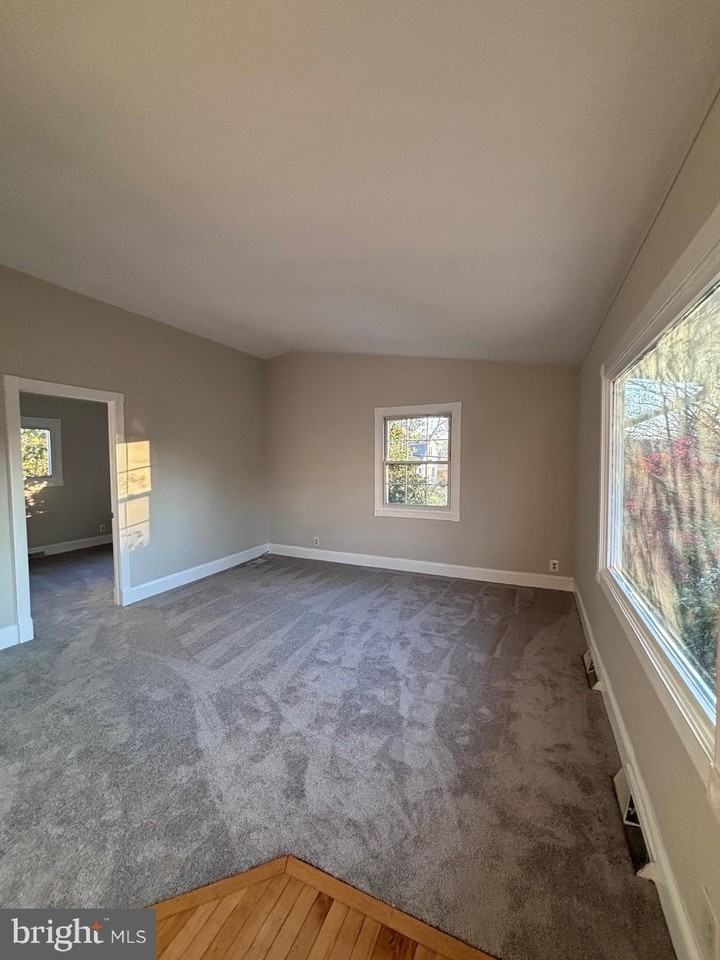 720 Genessee St - Photo 6 of 28