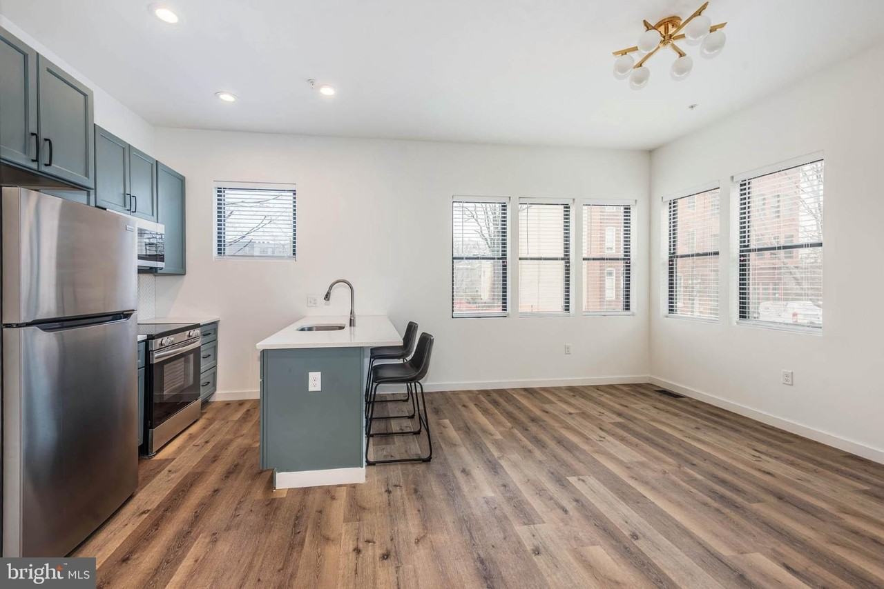 1704 Barclay St Apt 1 - Photo 2 of 24