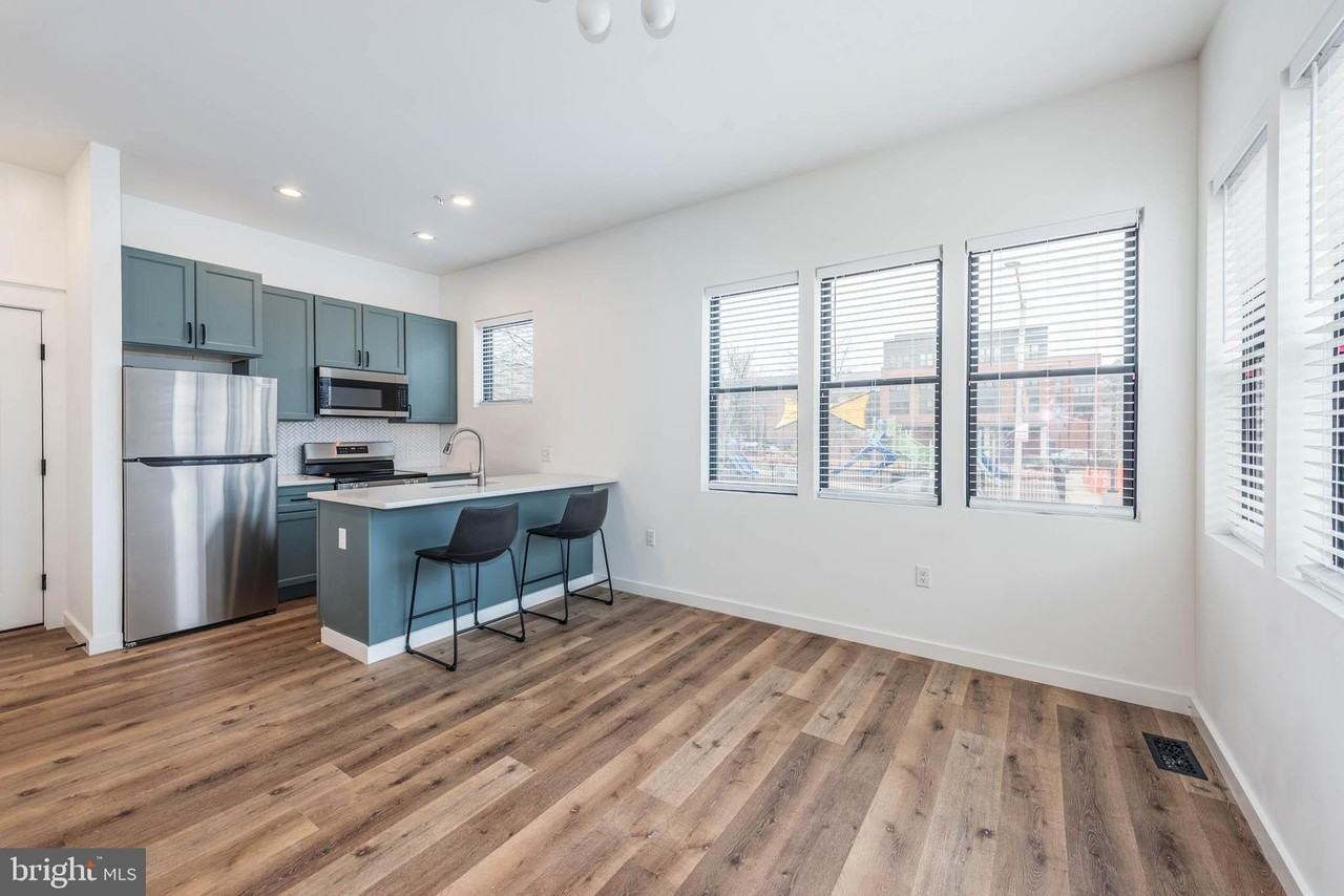 1704 Barclay St Apt 1 - Photo 4 of 24