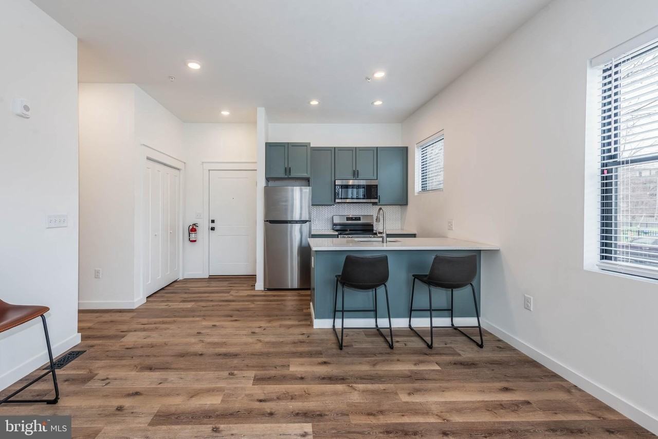 1704 Barclay St Apt 1 - Photo 6 of 24