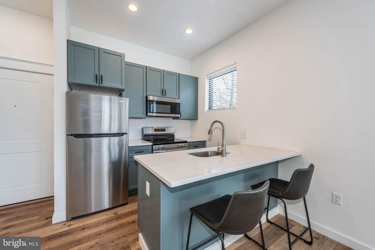 1704 Barclay St Apt 1 - Photo 7 of 24