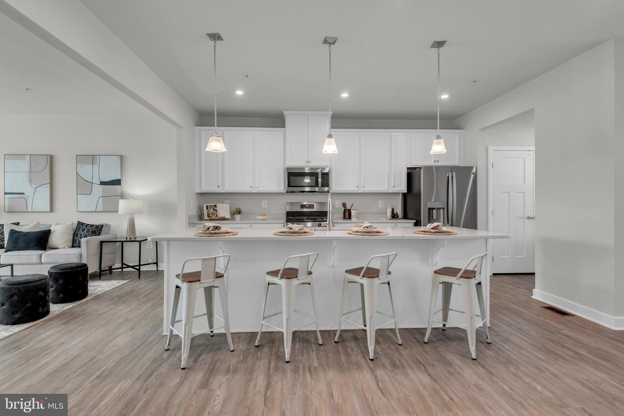 14910 Townshend Terrace Ave - Photo 2 of 39