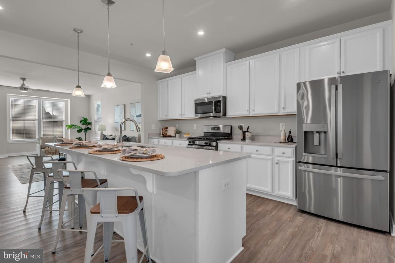 14910 Townshend Terrace Ave - Photo 3 of 39