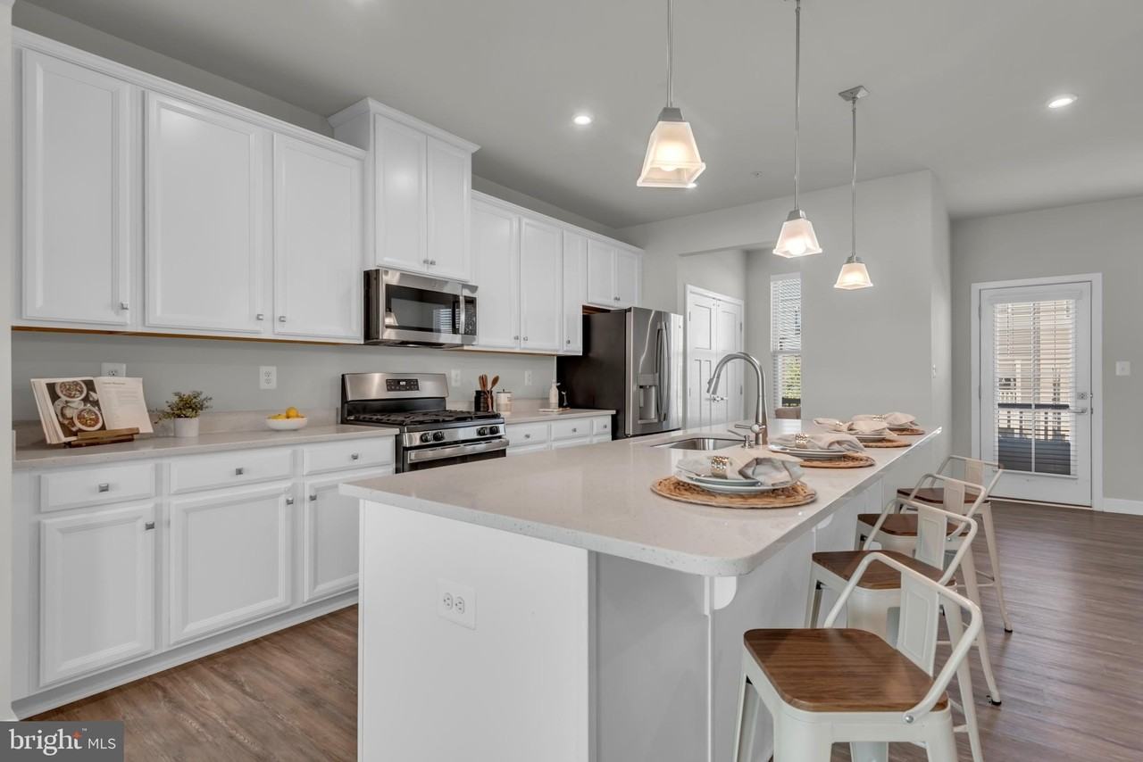 14910 Townshend Terrace Ave - Photo 4 of 39