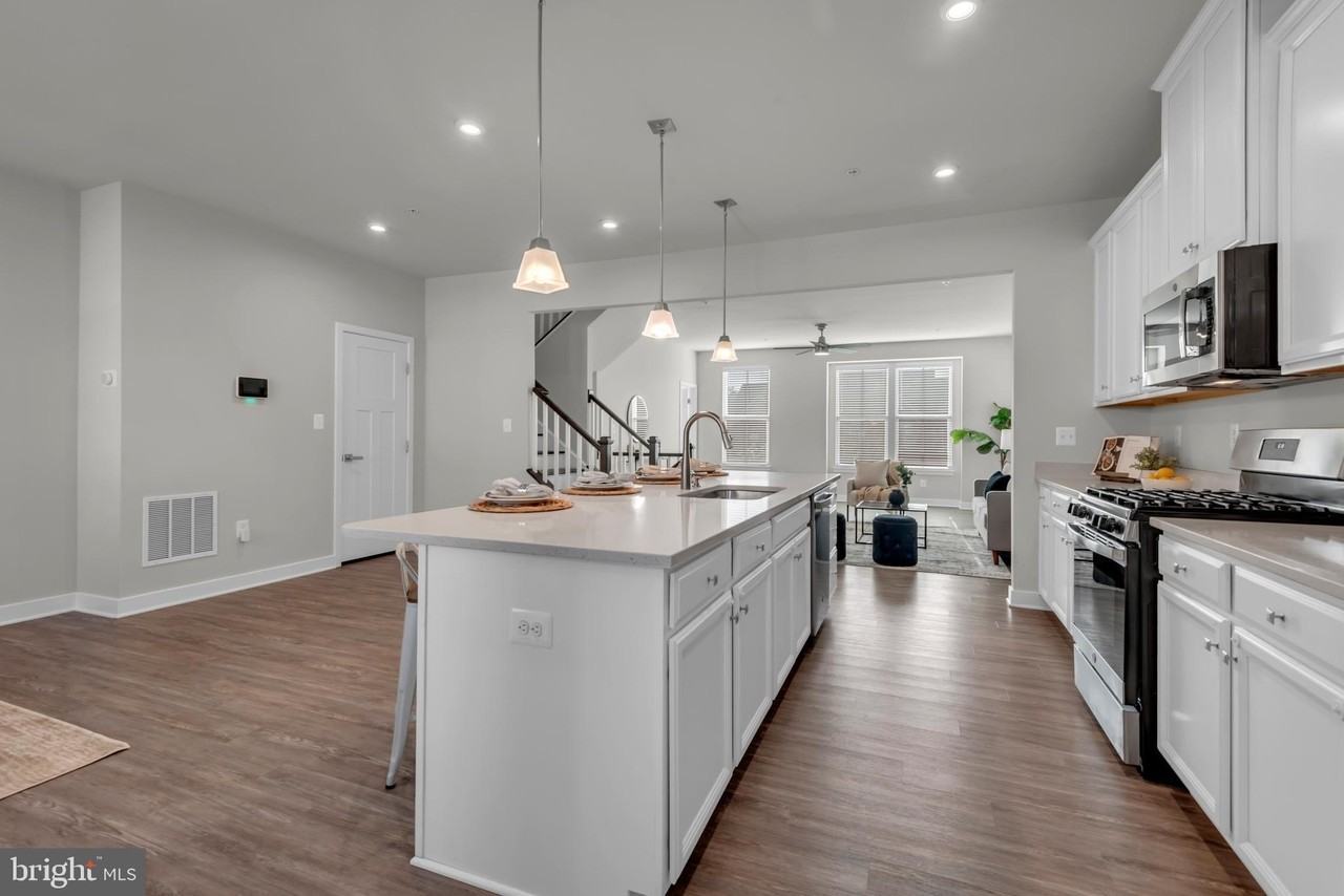 14910 Townshend Terrace Ave - Photo 5 of 39