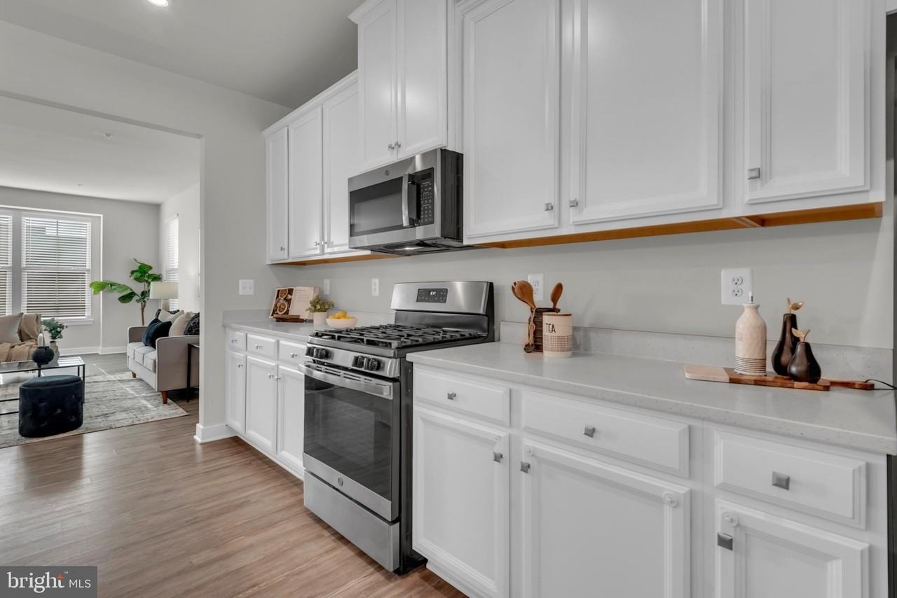 14910 Townshend Terrace Ave - Photo 7 of 39