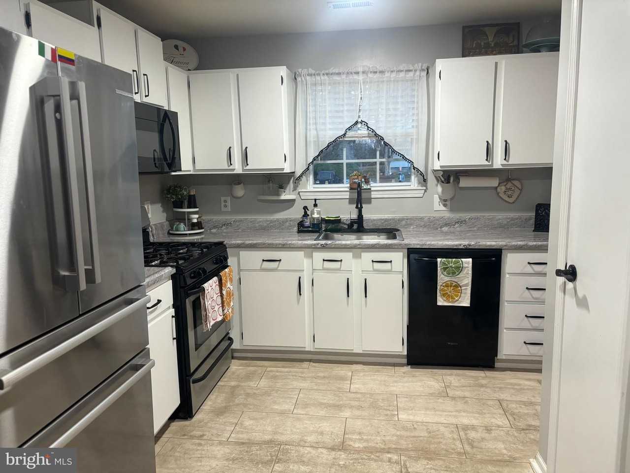 12 Wanda Ct - Photo 5 of 11