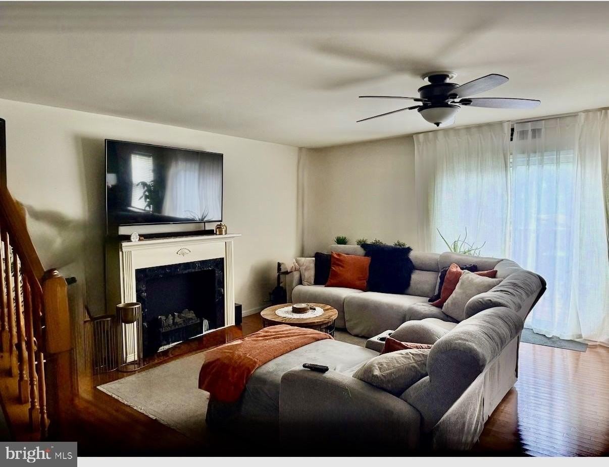 12 Wanda Ct - Photo 7 of 11