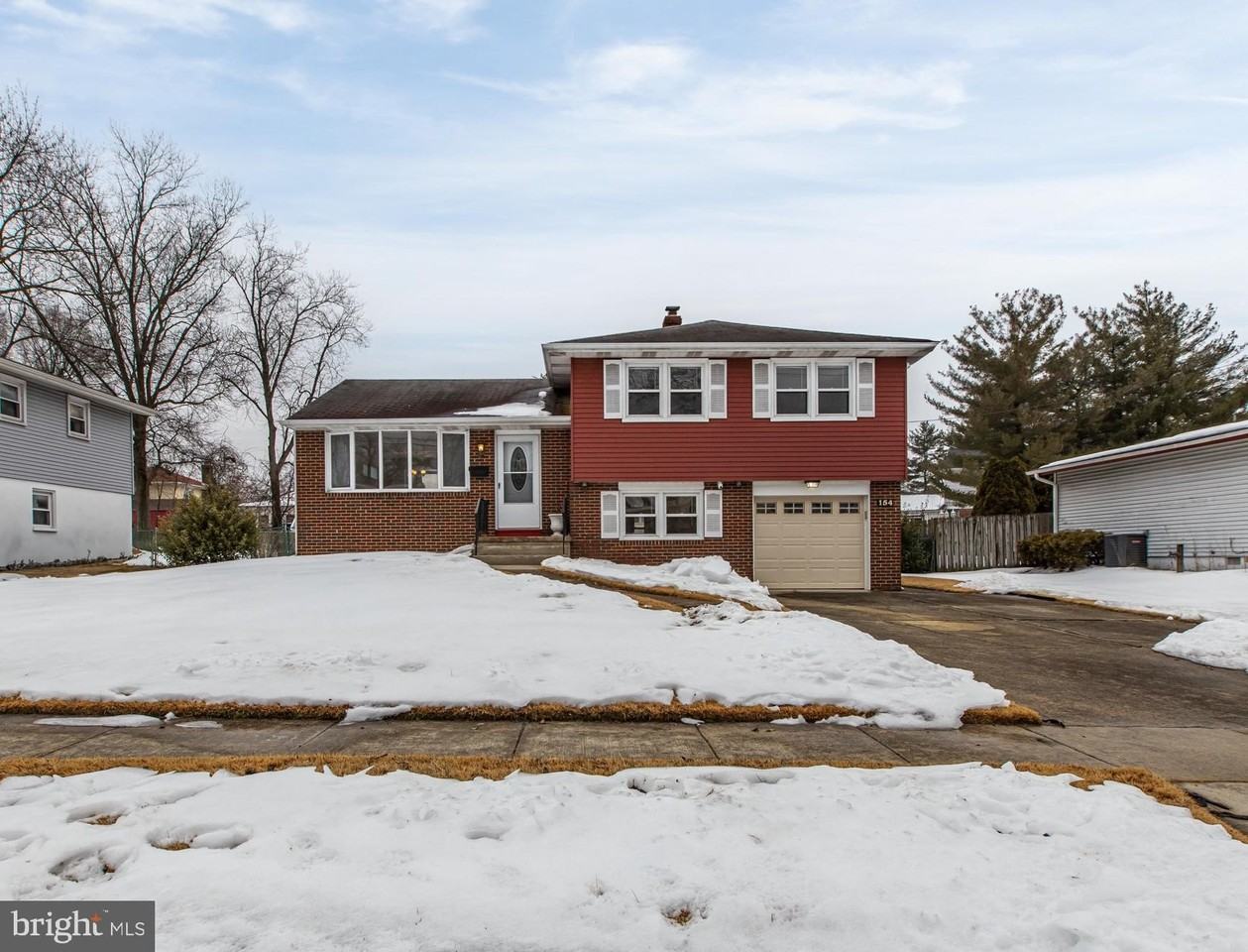 154 E Valleybrook Rd - Photo 2 of 33