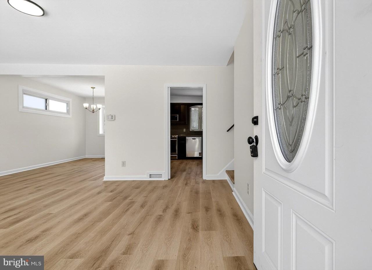 154 E Valleybrook Rd - Photo 4 of 33