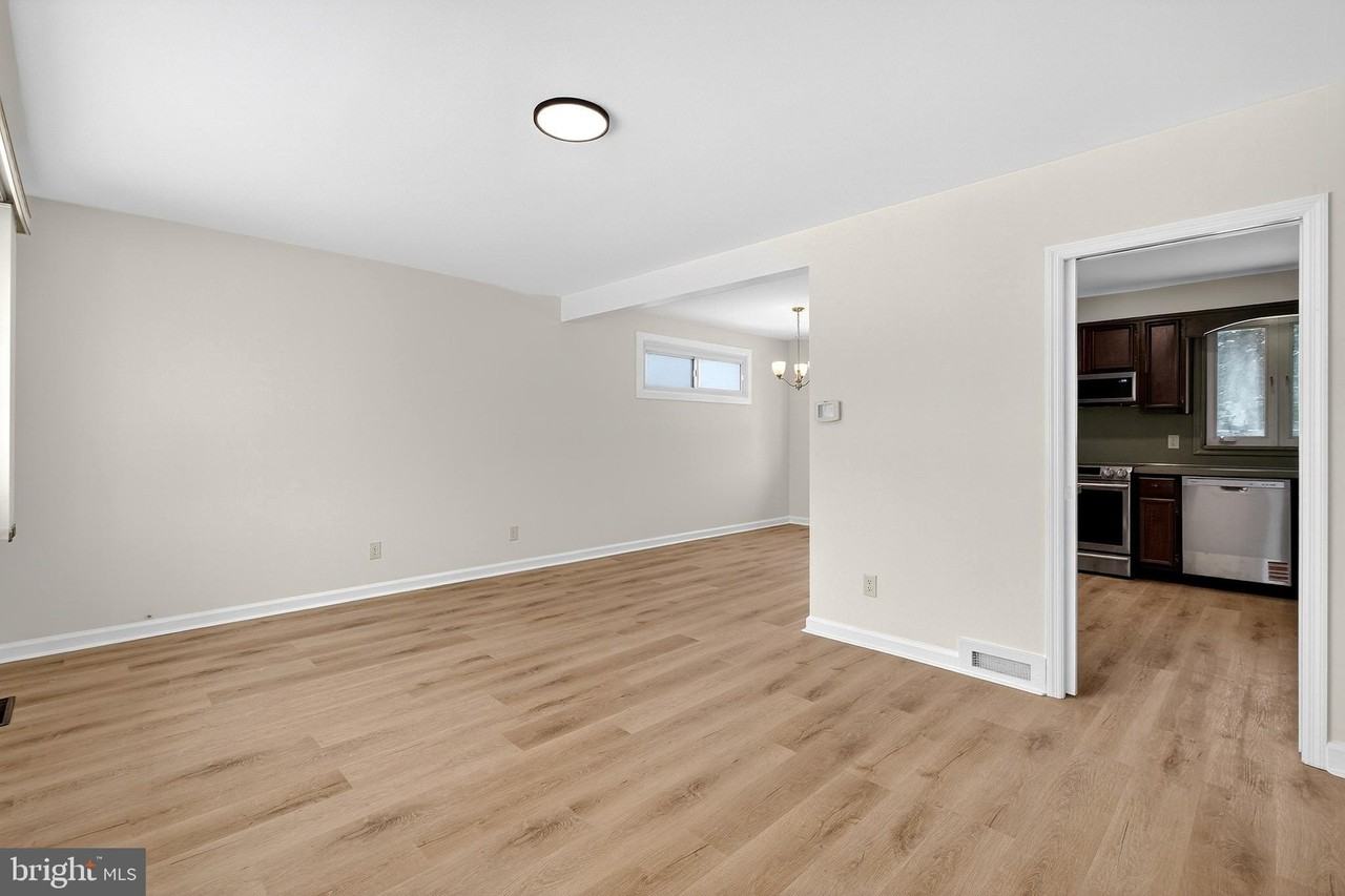 154 E Valleybrook Rd - Photo 5 of 33