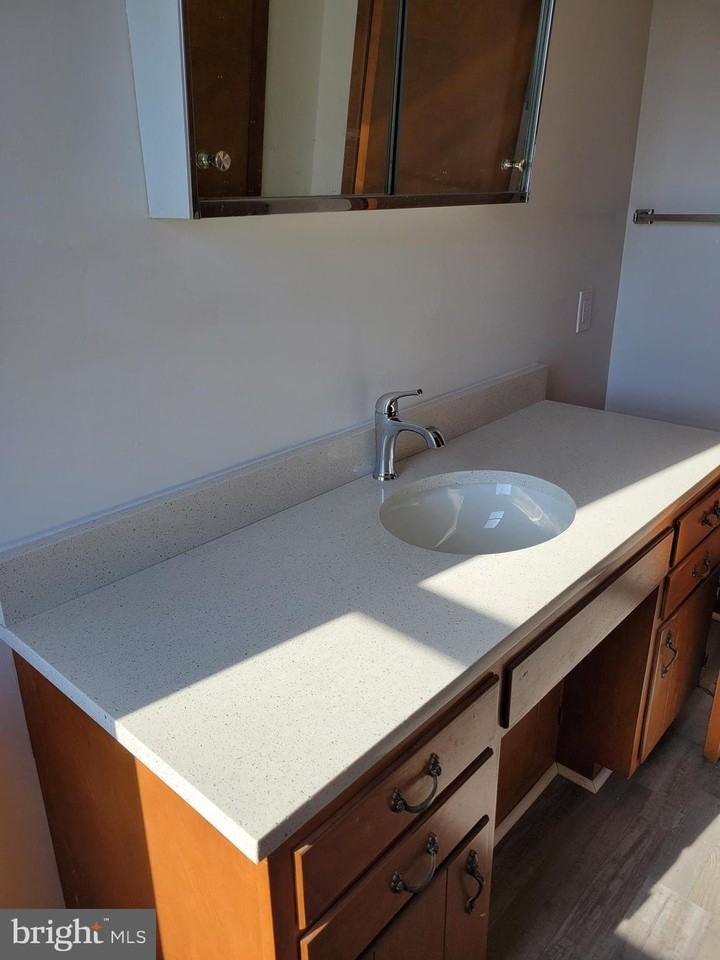 1801 S Main St Apt 7 - Photo 5 of 7