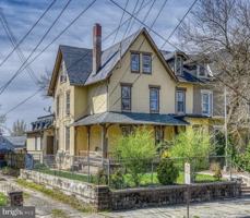 featured image of 640 N 3rd St Apt 3 #Apt 3