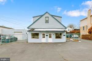 featured image of 663 Clearview Ave Unit B