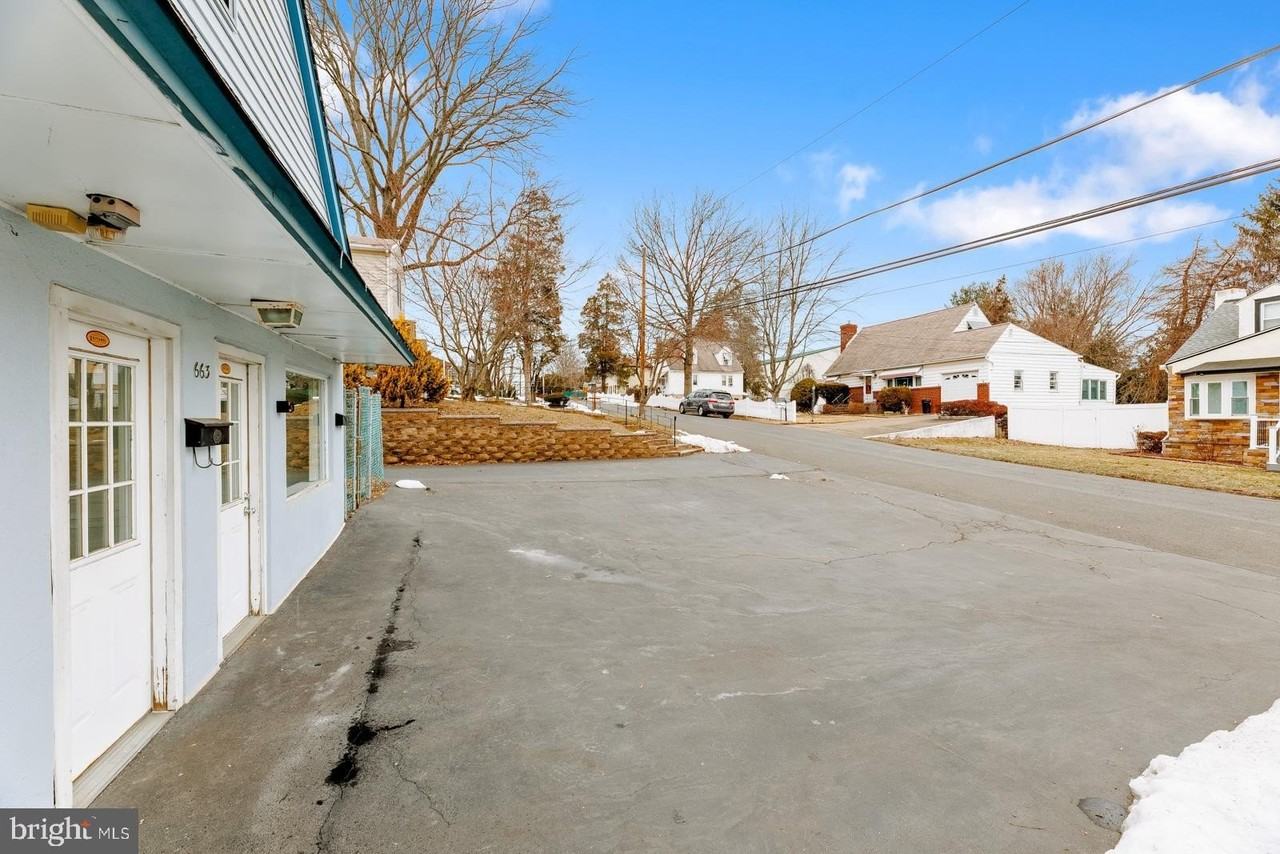 663 Clearview Ave Unit B - Photo 3 of 21