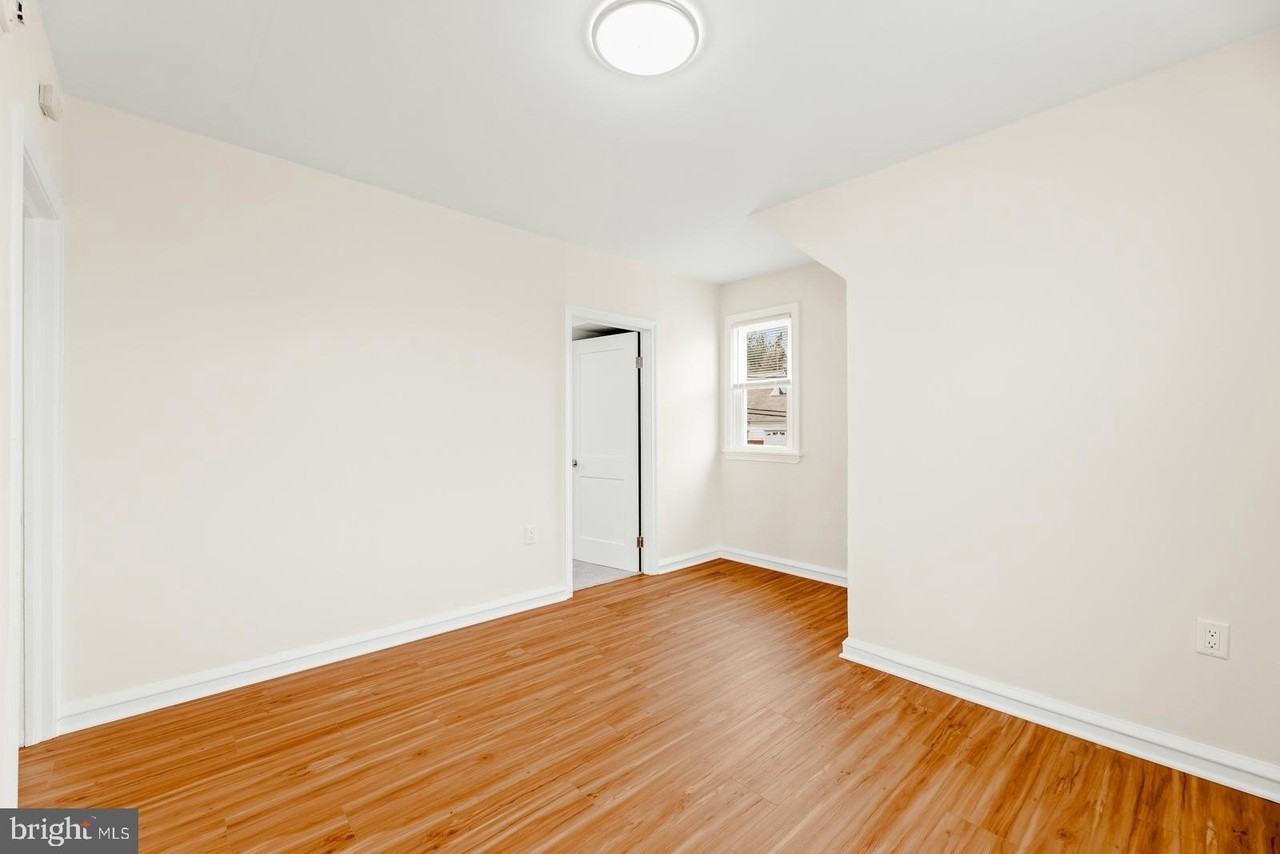 663 Clearview Ave Unit B - Photo 5 of 21