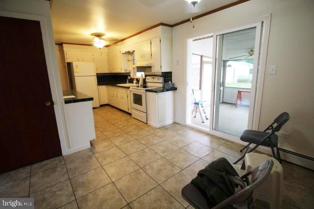 818 Walnut St - Photo 5 of 11