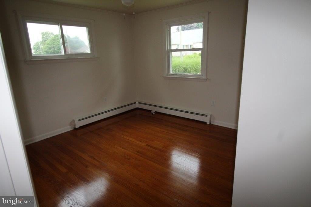 818 Walnut St - Photo 6 of 11