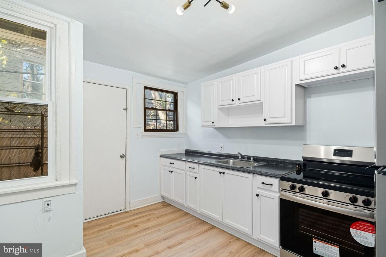 3438 Dillman St - Photo 6 of 16