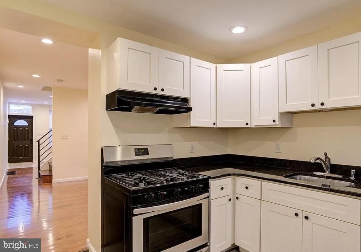 2663 Belgrade St - Photo 4 of 17