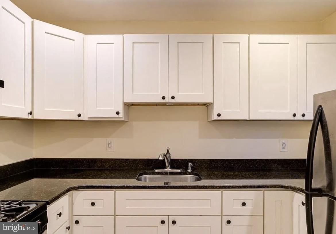 2663 Belgrade St - Photo 5 of 17