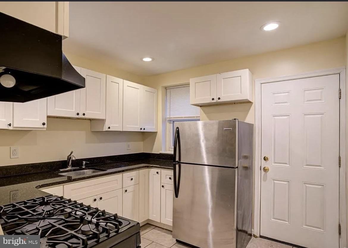 2663 Belgrade St - Photo 6 of 17