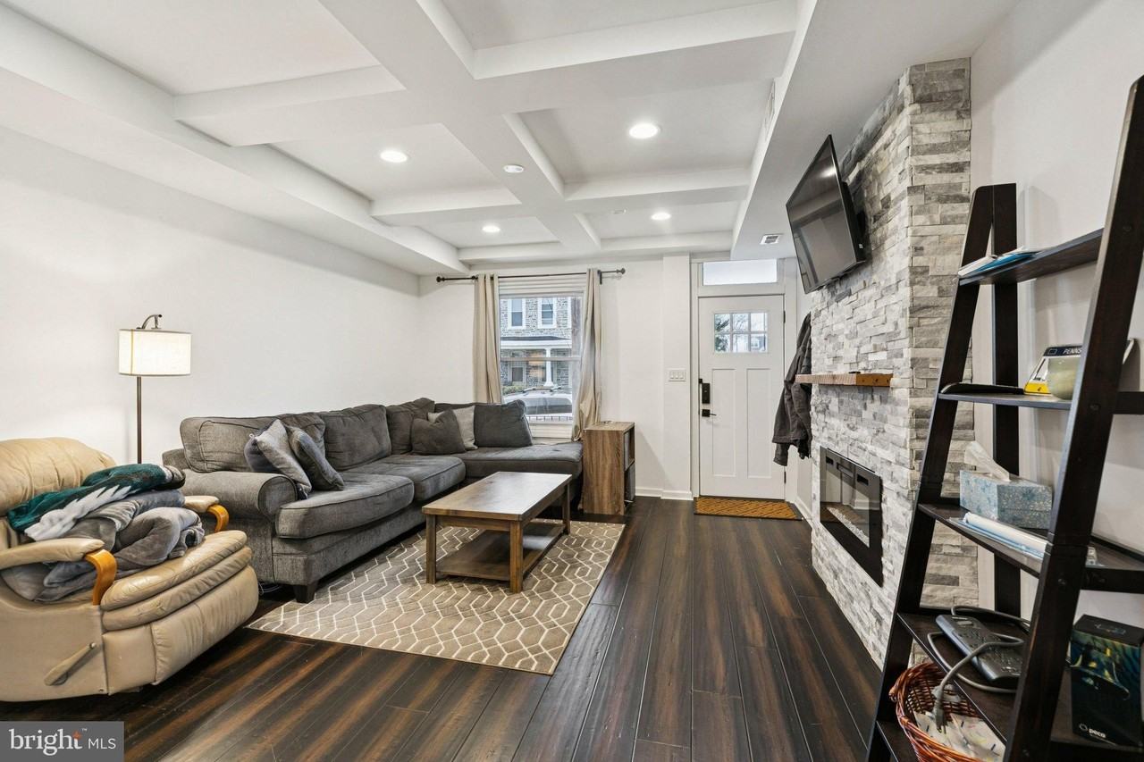 359 Lemonte St - Photo 4 of 37