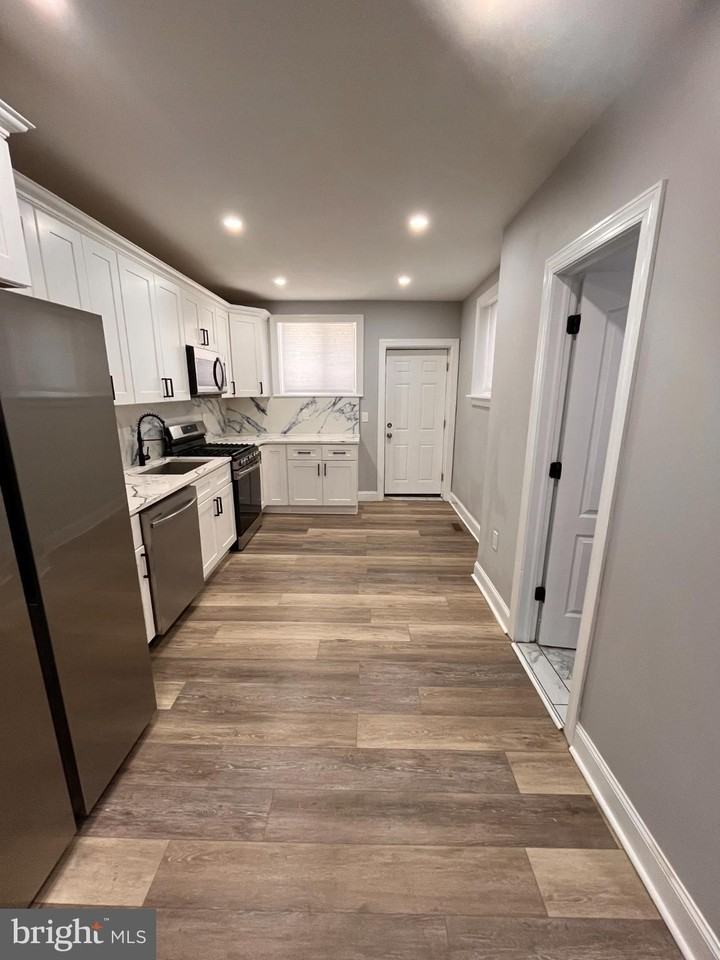 2041 S Norwood St - Photo 3 of 15