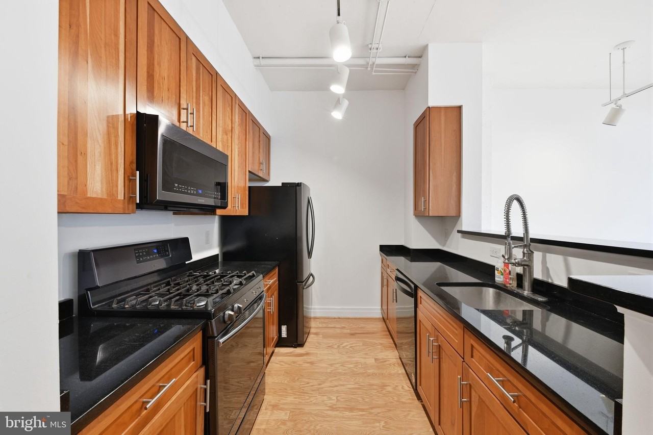 1205 N Garfield St Apt 401 - Photo 4 of 22