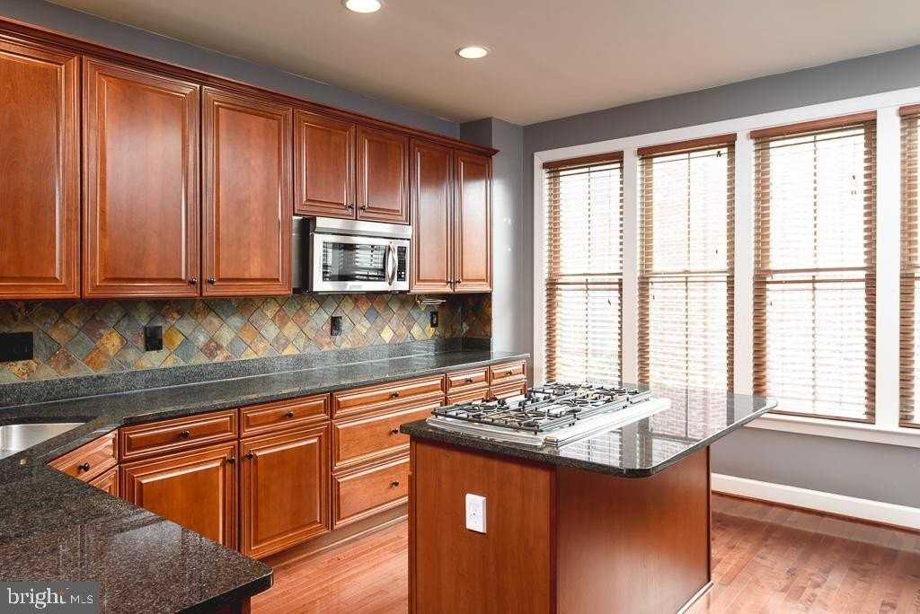 2638 S Kenmore Ct - Photo 4 of 21