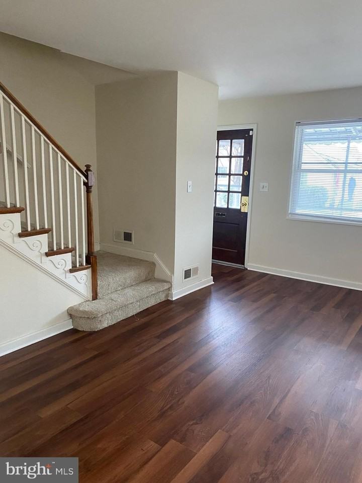 531 E Bellefonte Ave - Photo 3 of 37