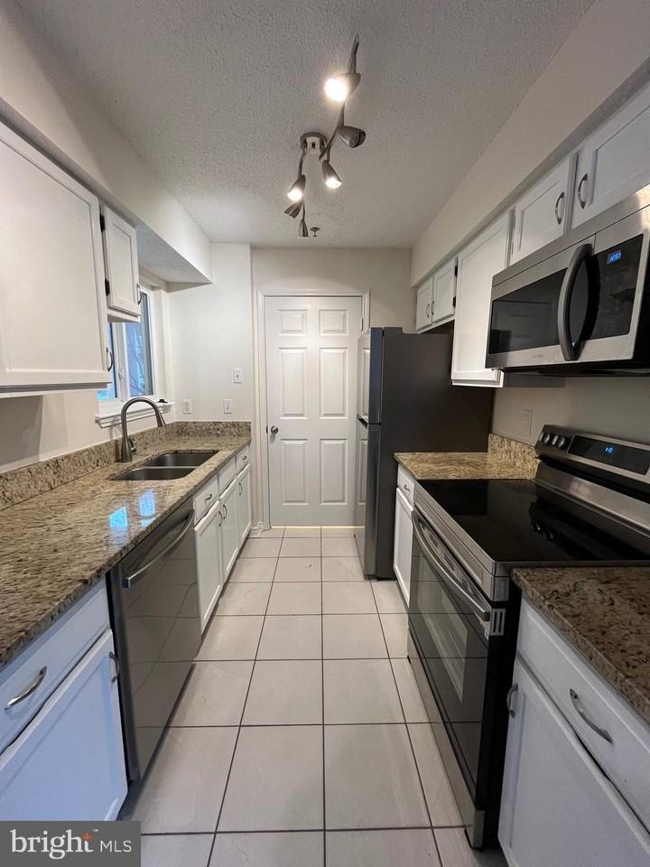 1524 Lincoln Way #225 - Photo 4 of 17