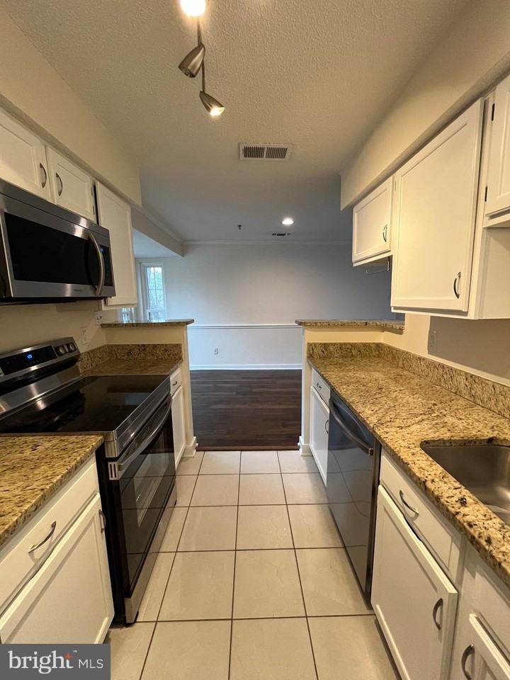 1524 Lincoln Way #225 - Photo 5 of 17