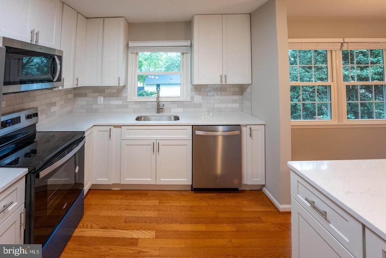 5629 Signal Point Ct - Photo 7 of 48