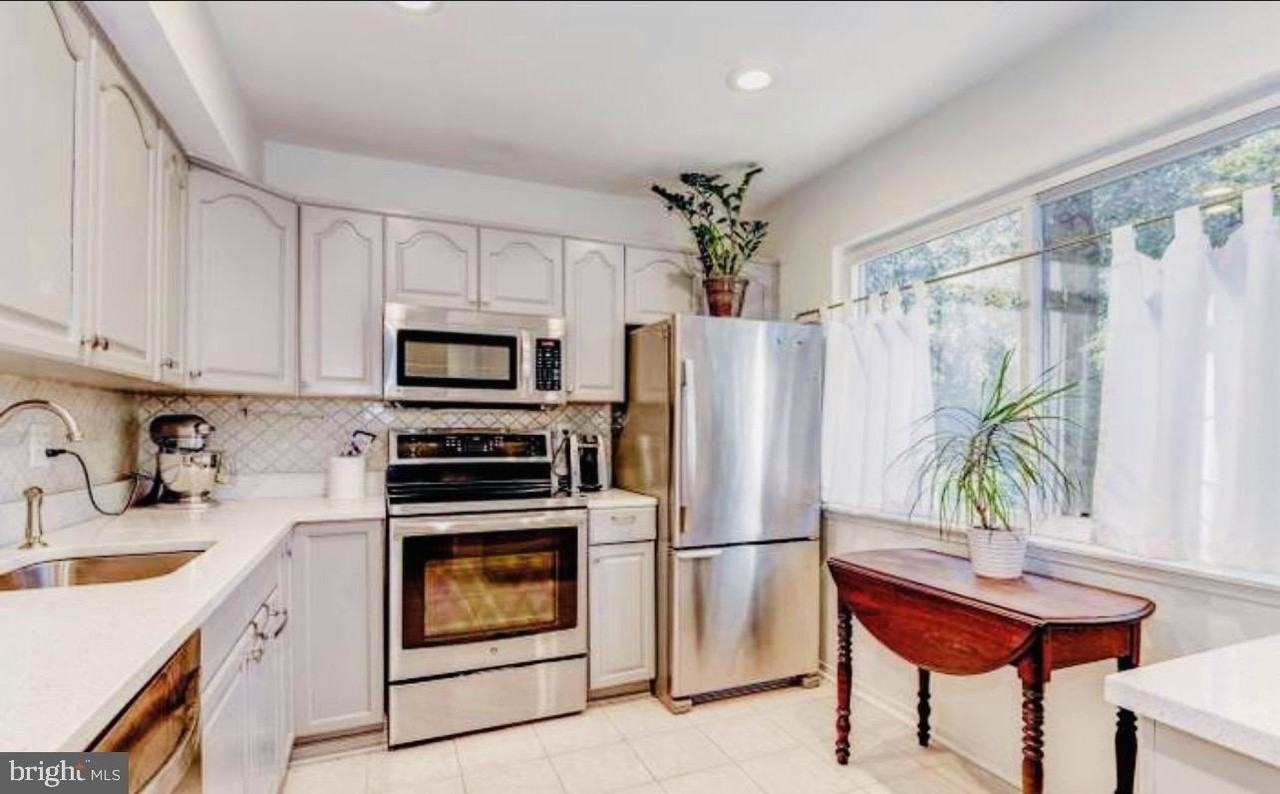 2716 Glengyle Dr - Photo 2 of 5