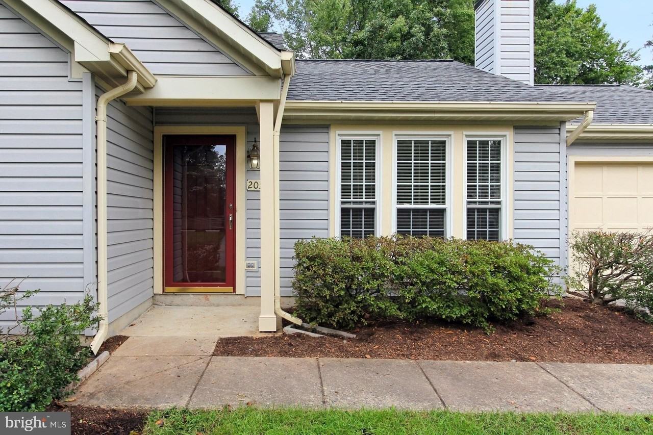 20585 Triple Crown Ct - Photo 4 of 32