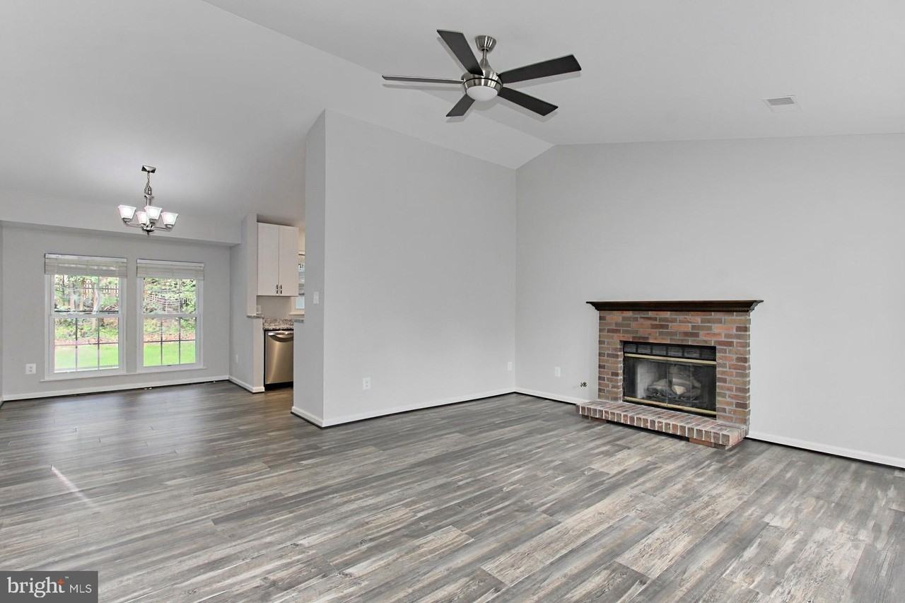 20585 Triple Crown Ct - Photo 5 of 32