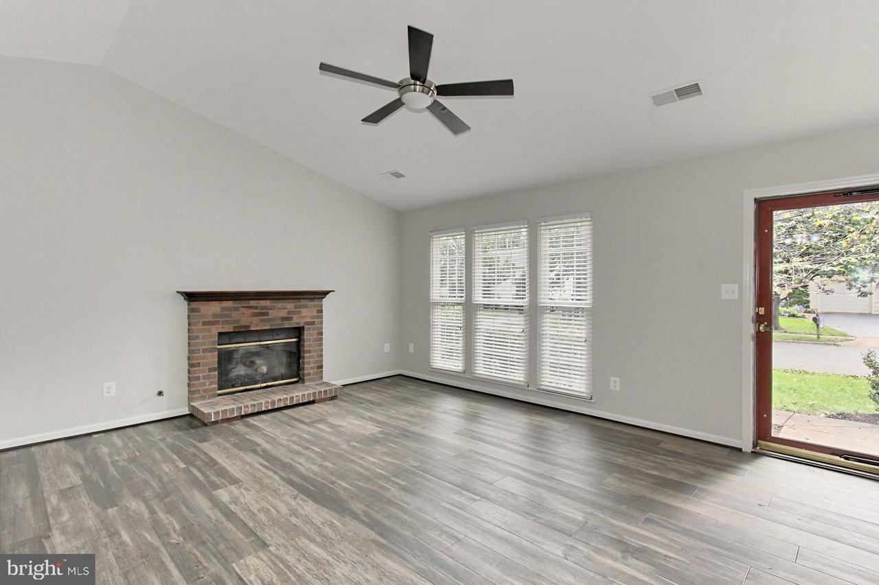 20585 Triple Crown Ct - Photo 7 of 32