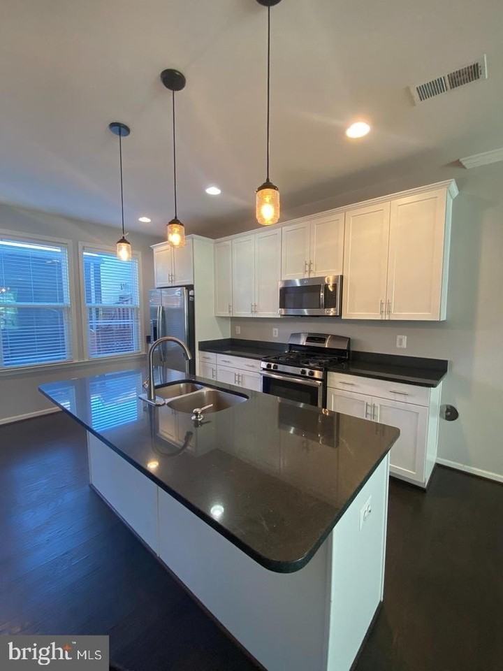 8929 Quarry Rd - Photo 5 of 25