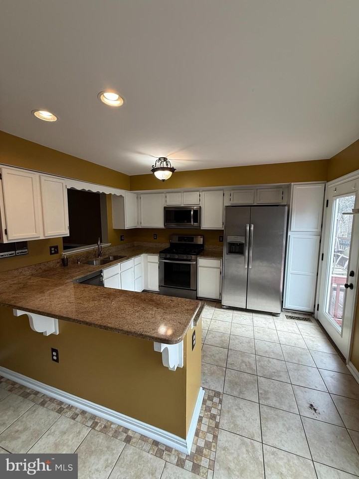 4221 Devonwood Way - Photo 7 of 36