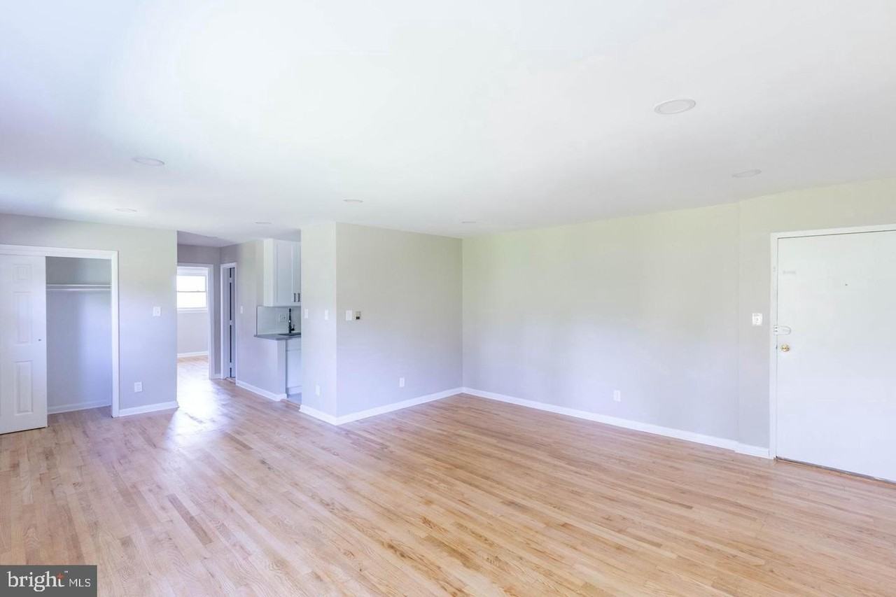 14698 Colchester Rd - Photo 3 of 15